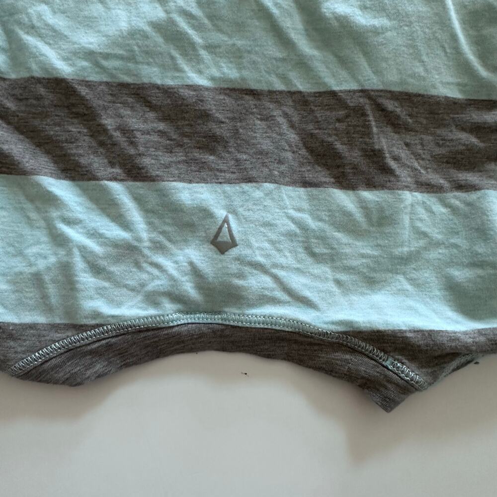 Lululemon Ivivva Girls Top Size 8 Blue Grey Stripe - Picture 4 of 5